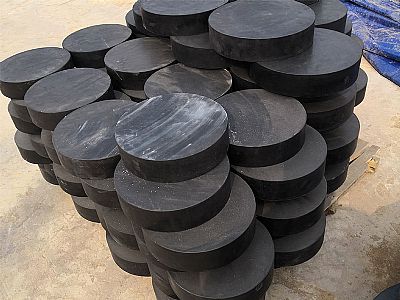 兴业县板式橡胶支座由若干层橡胶片与薄钢板经加压硫化